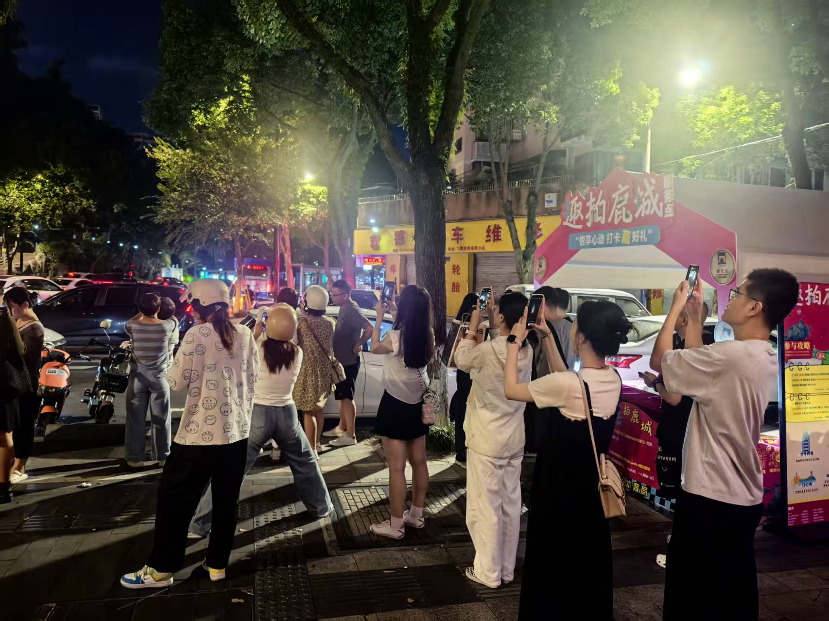 ȫ���ع�����ǧ�� ���ݡ�Ȥ�ĵ㡱��ȼ��ǧ�궷�ǡ�����